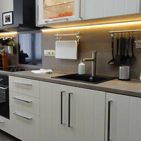 Apartment Mgtels - With Private Parking *