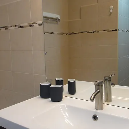 Apartment Mgtels - With Private Parking Budapest