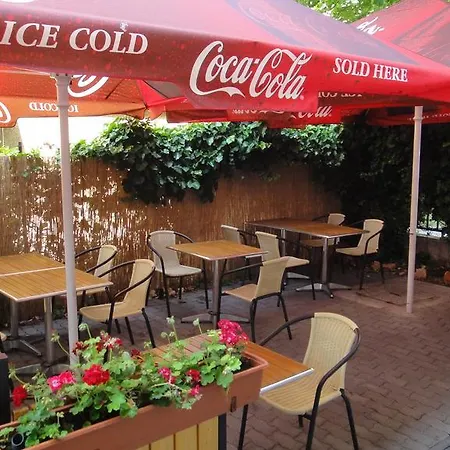 Apartment Mgtels - With Private Parking Budapest