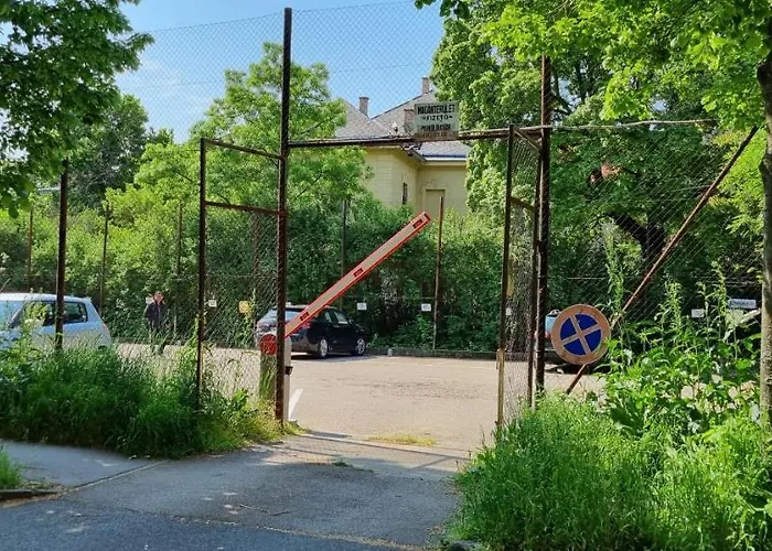 Mgtels - With Private Parking *