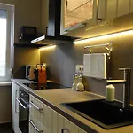 Apartment Mgtels - With Private Parking Budapest