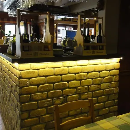 Apartment Mgtels - With Private Parking *